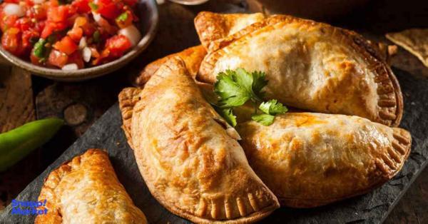 طرز تهیه پیراشکی گوشت در فر چگونه است؟ طرز تهیه پیراشکی گوشت در فر چگونه است؟